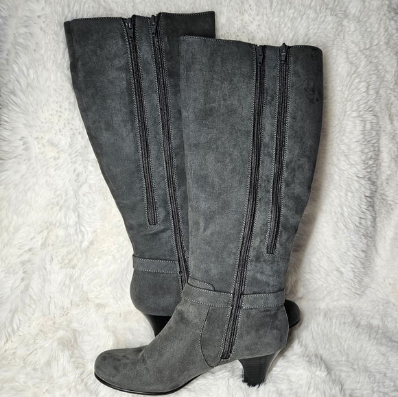Gray Suede A2 Boots - Picture 4 of 7